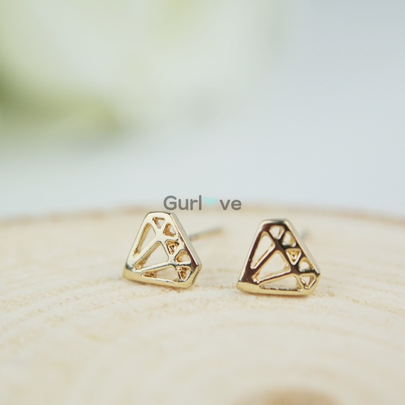 Diamond Shape MInimalist Earrings - Picture 3 of 4